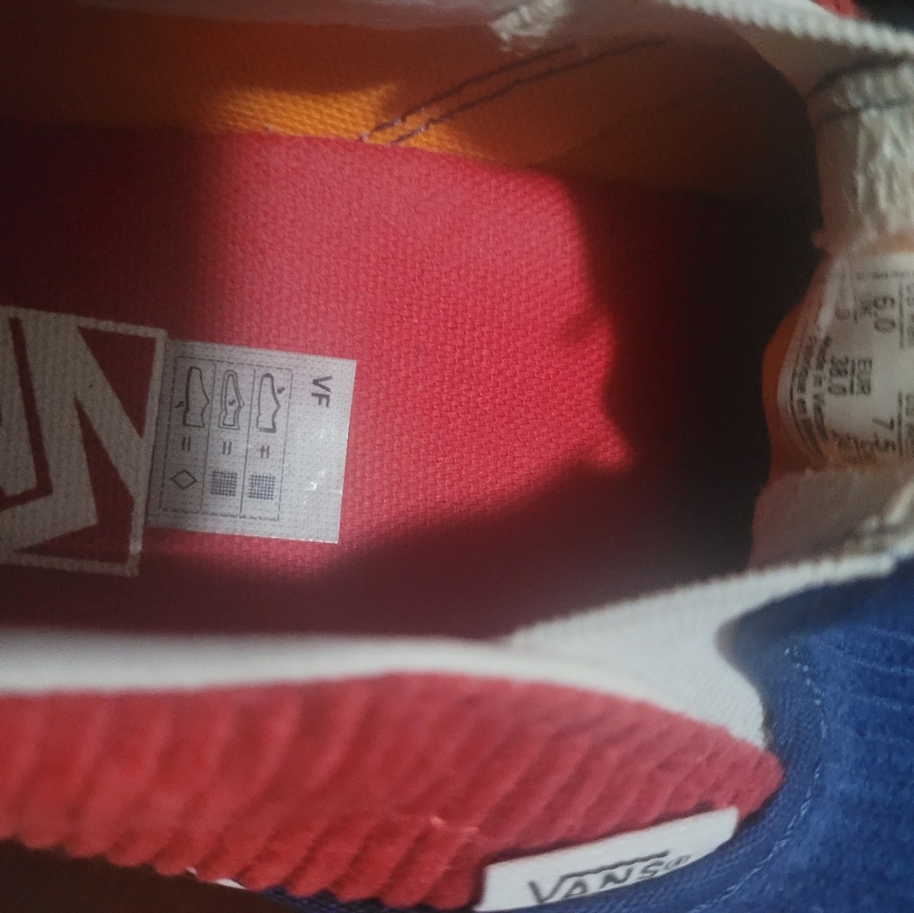 Vans - Picture 5 of 5